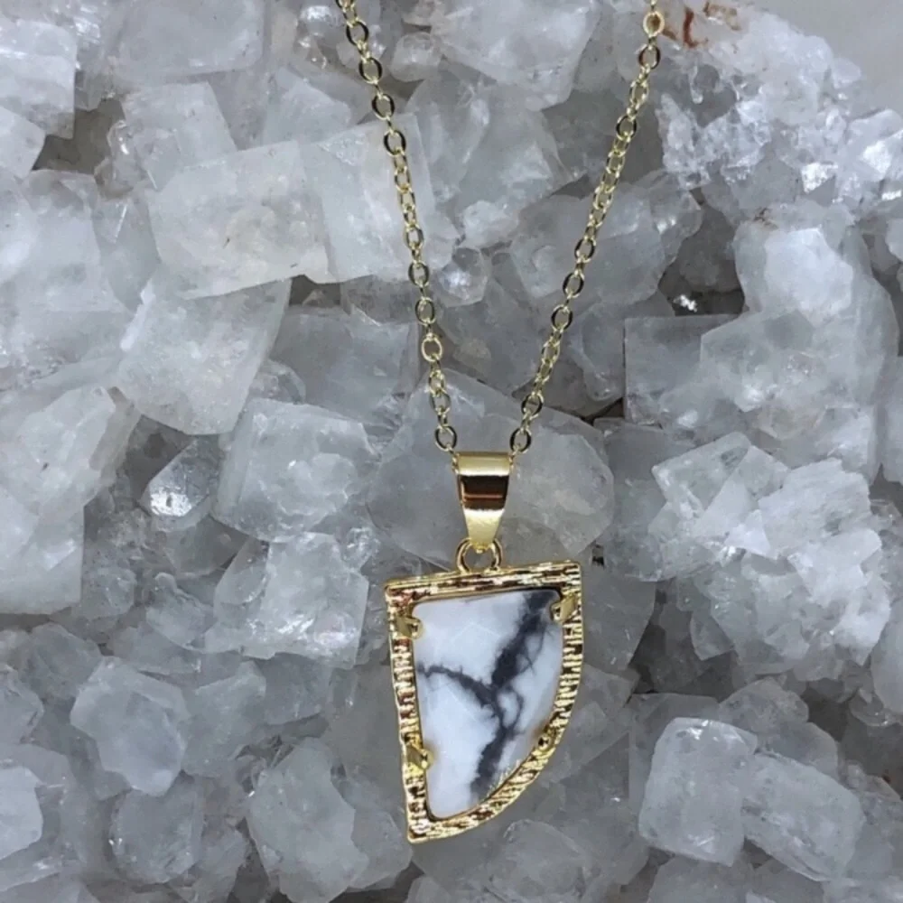 Howlite Tiger Claw Necklace